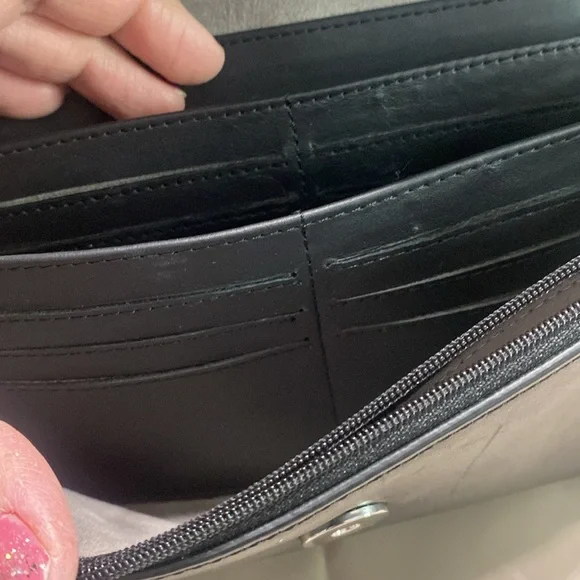 VINCE CAMUTO CROSSBODY BAG 💃🏻🔥 LIKE NEW 💃🏻🔥 - Picture 7 of 8